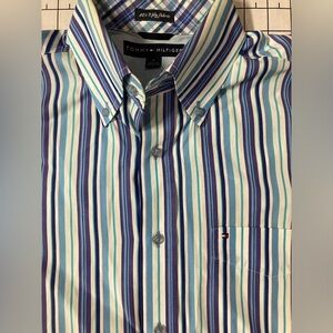 Tommy Hilfiger Men’s Medium Button Down Shirt